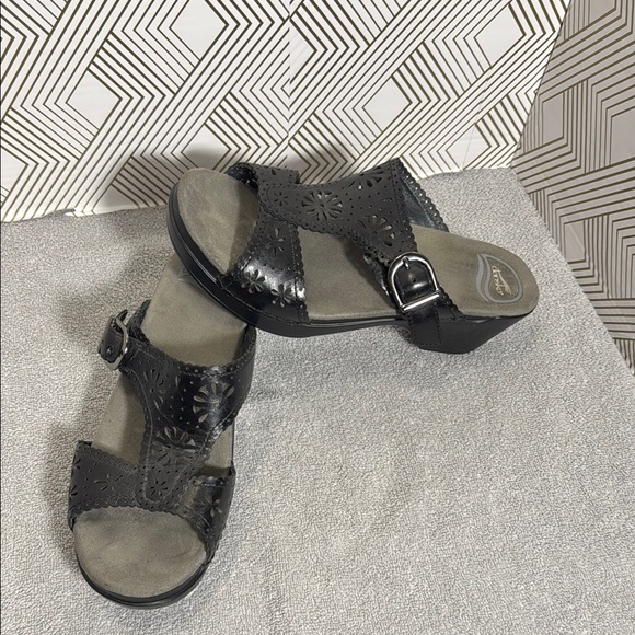 Dansko sandals Dansko sapphire lazer cut out Women's Black slip on Sandals sz 38 - Picture 1 of 10